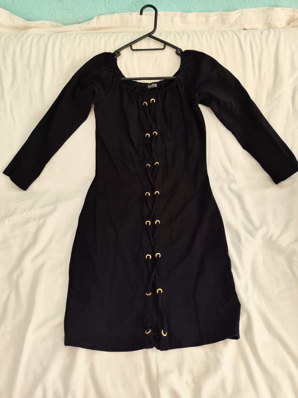 Vestido Negro Talla S, con Hoyuelos en la parte Frontal